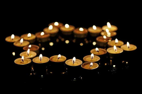 Pack_Of_10_White_Candles_Paraffin_Wax_Tealights,_Unscented