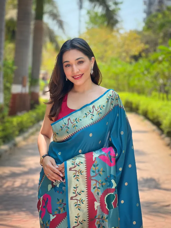 Teal_Blue__Women's_Kanjivaram_Pure_Handloom_Soft_Silk_Saree_With_Blouse_Piece.