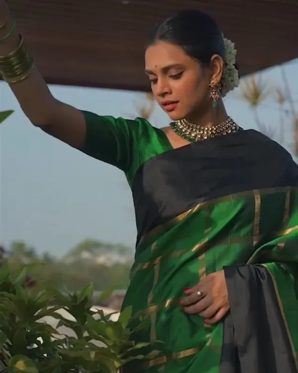 Green_And_Black_Color_Just_In_Soft_Banarasi_Silk_Saree_with_Classy_Bloue_Piece