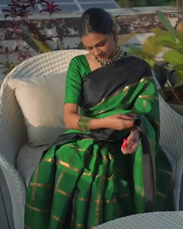 Green_And_Black_Color_Just_In_Soft_Banarasi_Silk_Saree_with_Classy_Bloue_Piece