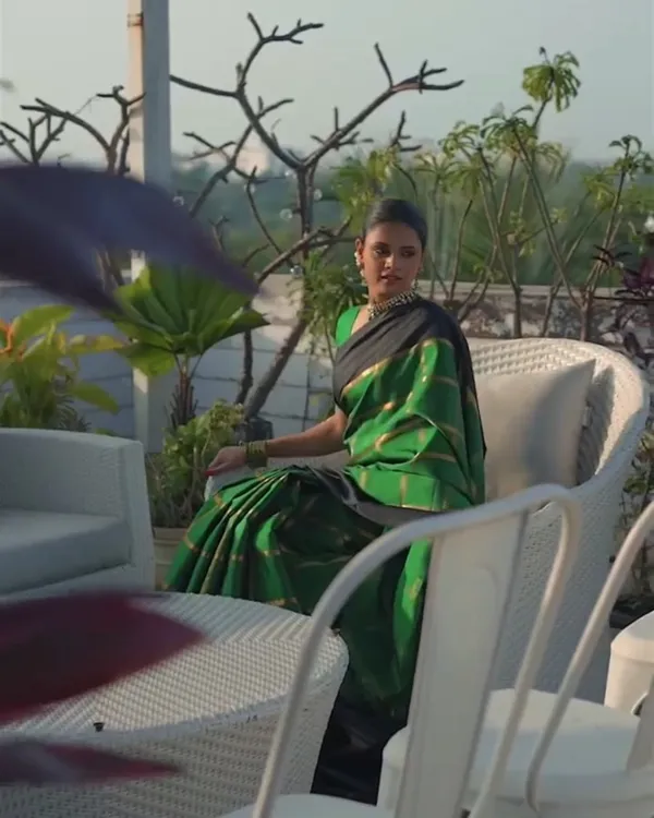 Green_And_Black_Color_Just_In_Soft_Banarasi_Silk_Saree_with_Classy_Bloue_Piece