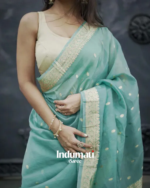 Bottle_Green_Color_Premium_Cotton_Silk_Saree_With_Classy_Blouse_and_tassels