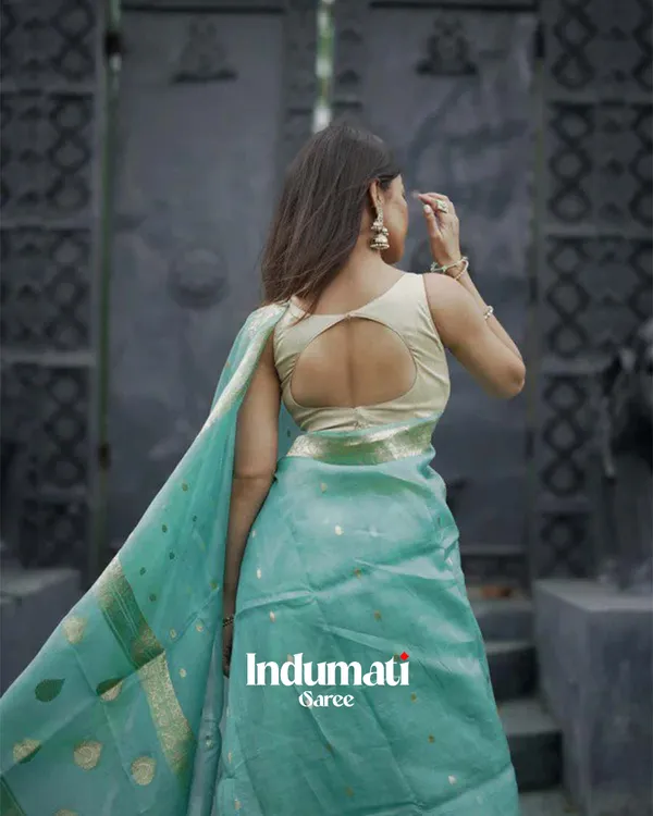 Bottle_Green_Color_Premium_Cotton_Silk_Saree_With_Classy_Blouse_and_tassels