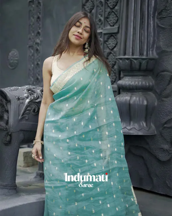 Bottle_Green_Color_Premium_Cotton_Silk_Saree_With_Classy_Blouse_and_tassels