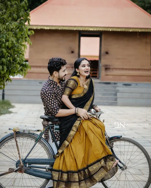Black_And_Mustard_Yellow__Color_Kanchipuram_Zari_Weaving_Half_Saree_With_Blouse__Silk_Dupatta