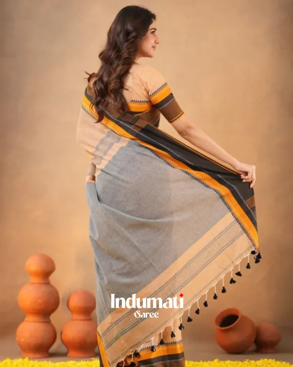 Peach_Soft_Mulmul_Cotton_Saree_with_Contrast_Border_Design_with_Blouse_Piece