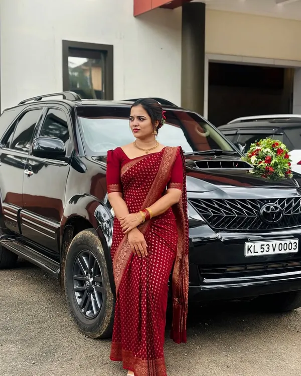 Maroon_Color_Fresh_Arrival_Soft_Banarasi_Silk_Saree_with_Classy_Bloue_Piece