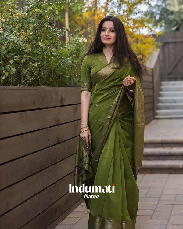 Parrot_Green_Color_Premium_Cotton_Silk_Saree_With_Classy_Blouse_and_tassels