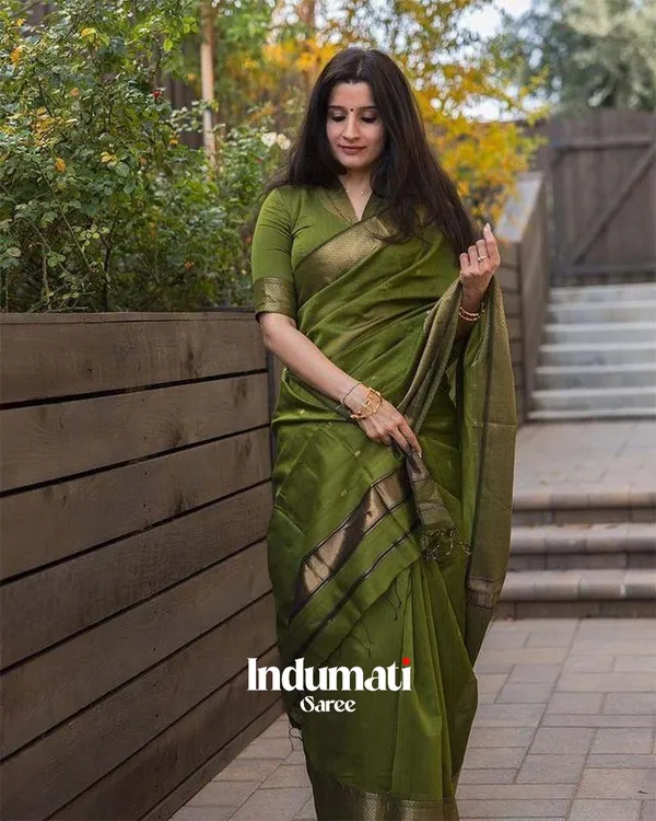 Parrot_Green_Color_Premium_Cotton_Silk_Saree_With_Classy_Blouse_and_tassels