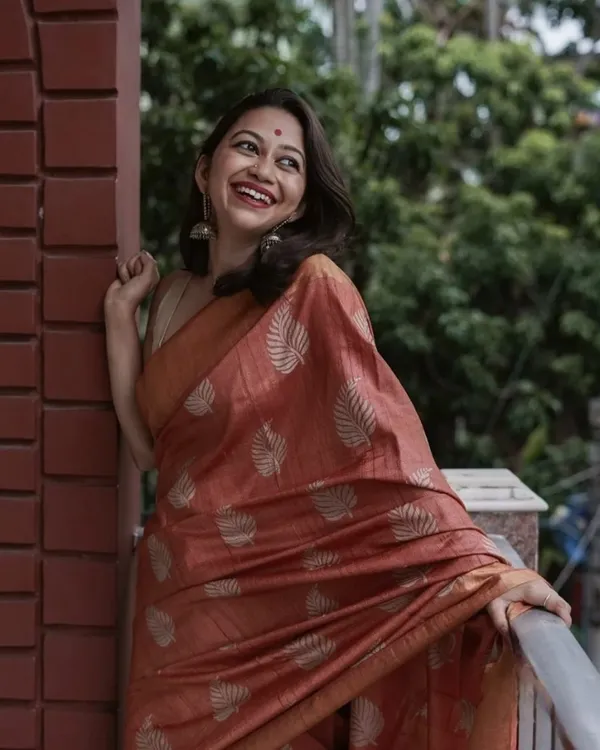 Peach_Color_Recent_Drop_Soft_Banarasi_Silk_Saree_with_Classy_Bloue_Piece