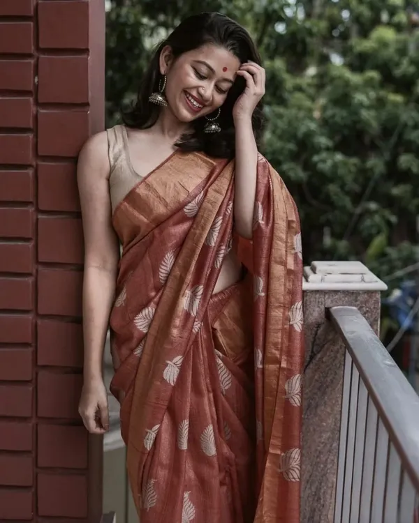 Peach_Color_Recent_Drop_Soft_Banarasi_Silk_Saree_with_Classy_Bloue_Piece