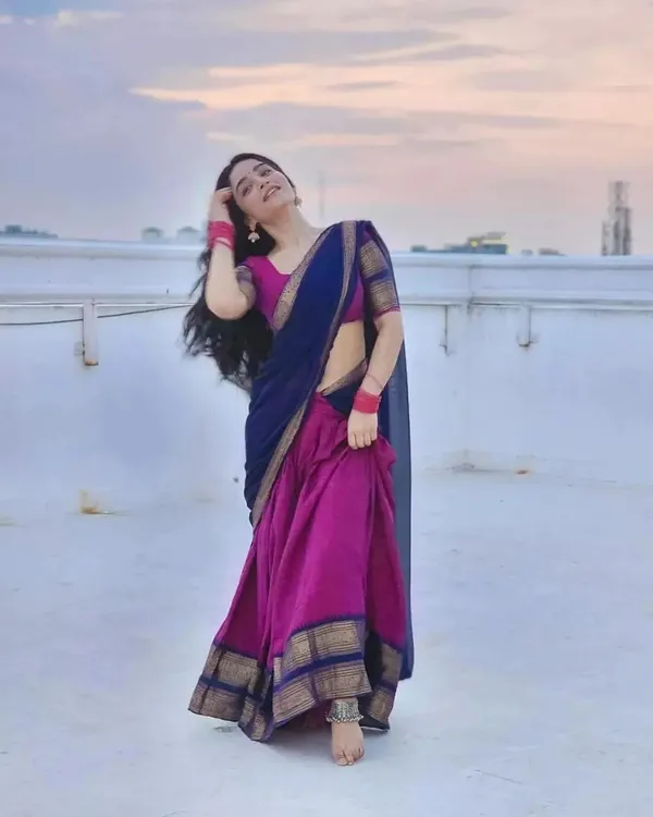 Blue_And_Purple_Color_Kanchipuram_Zari_Weaving_Half_Saree_With_Blouse__Silk_Dupatta