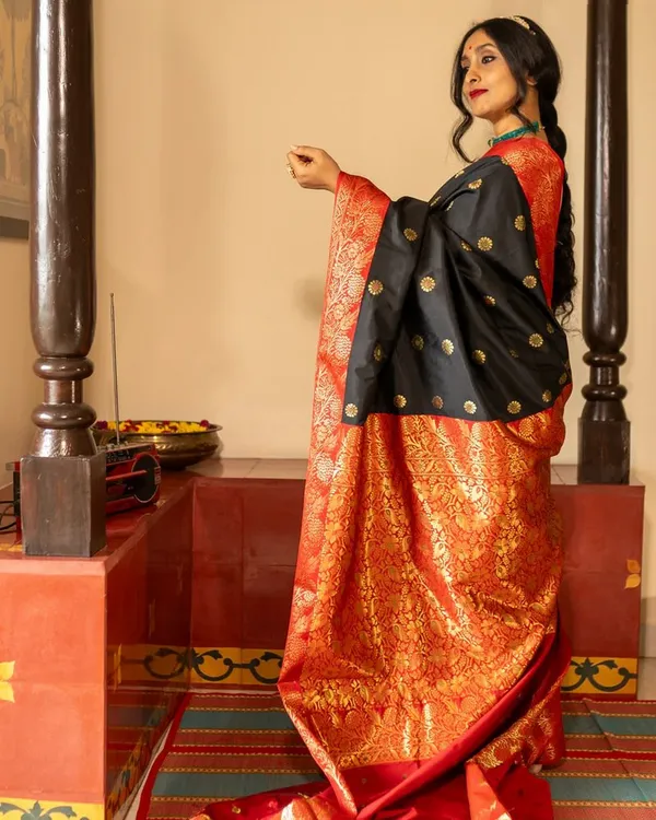 Black_And_Red_Color_New_Drop_Soft_Banarasi_Silk_Saree_with_Classy_Bloue_Piece