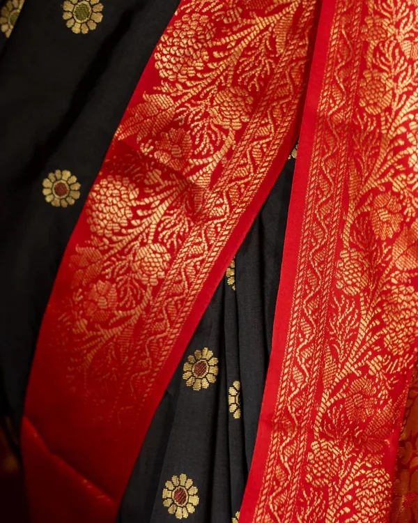 Black_And_Red_Color_New_Drop_Soft_Banarasi_Silk_Saree_with_Classy_Bloue_Piece