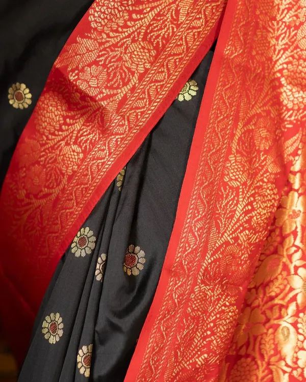 Black_And_Red_Color_New_Drop_Soft_Banarasi_Silk_Saree_with_Classy_Bloue_Piece