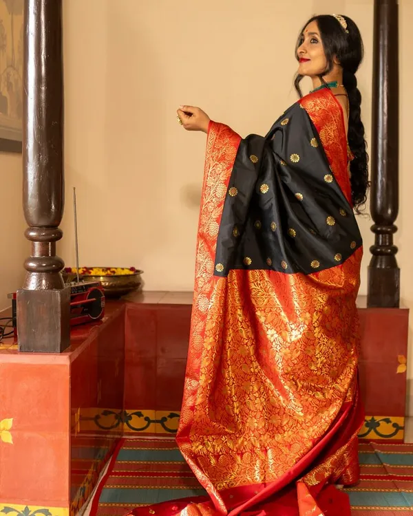 Black_And_Red_Color_New_Drop_Soft_Banarasi_Silk_Saree_with_Classy_Bloue_Piece