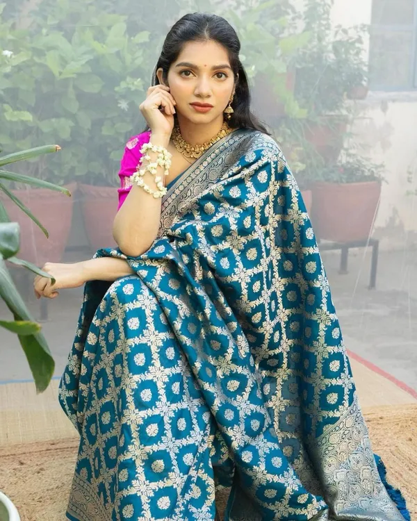 Bottle_Blue_Color_Exclusive_Soft_Banarasi_Silk_Saree_with_Classy_Bloue_Piece
