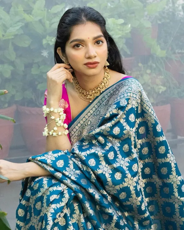 Bottle_Blue_Color_Exclusive_Soft_Banarasi_Silk_Saree_with_Classy_Bloue_Piece