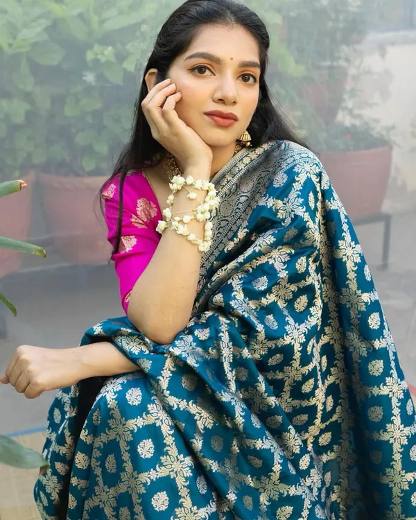 Bottle_Blue_Color_Exclusive_Soft_Banarasi_Silk_Saree_with_Classy_Bloue_Piece