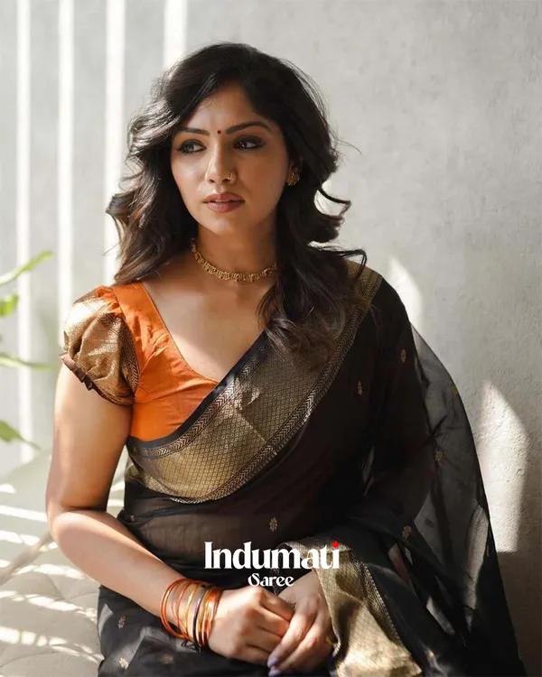 Black_Color_Premium_Cotton_Silk_Saree_With_Classy_Blouse_and_tassels