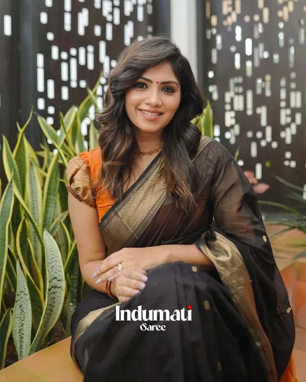 Black_Color_Premium_Cotton_Silk_Saree_With_Classy_Blouse_and_tassels