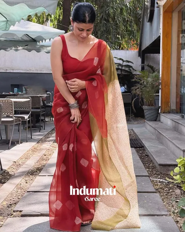 Red_Raag_-_Elegant_Red_Linen_Saree_with_Matching_Blouse_Piece