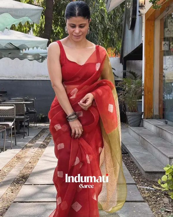 Red_Raag_-_Elegant_Red_Linen_Saree_with_Matching_Blouse_Piece