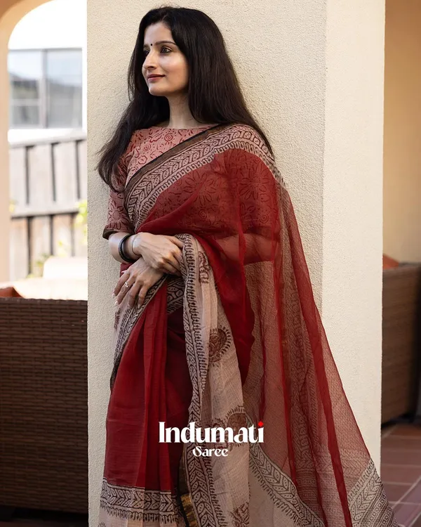 Laal_Rekha_-_Red_Linen_Saree_with_Designer_Border_&_Matching_Blouse