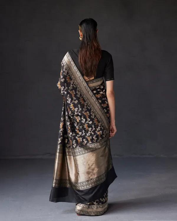 Black_Color_Most_Wanted_Soft_Banarasi_Silk_Saree_with_Classy_Bloue_Piece