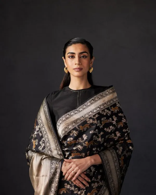 Black_Color_Most_Wanted_Soft_Banarasi_Silk_Saree_with_Classy_Bloue_Piece