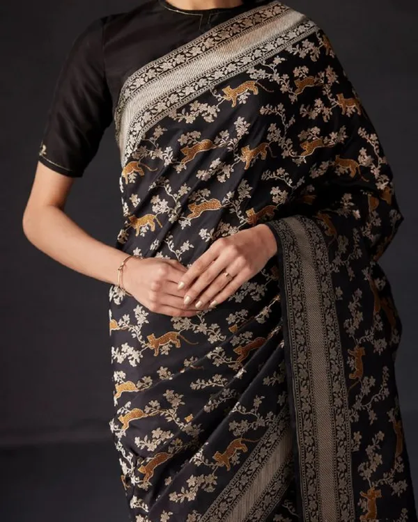 Black_Color_Most_Wanted_Soft_Banarasi_Silk_Saree_with_Classy_Bloue_Piece
