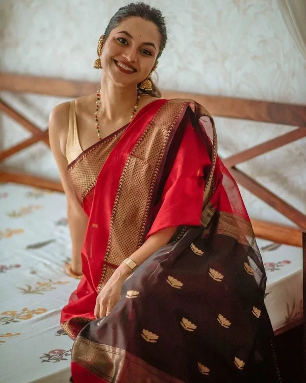 Red_Color_New_Drop_Soft_Banarasi_Silk_Saree_with_Classy_Bloue_Piece
