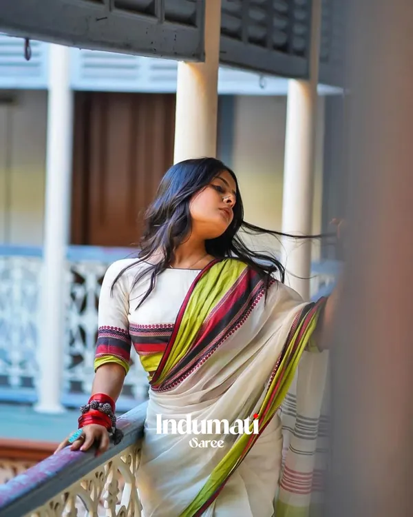 White_Mulmul_Cotton_Saree_with_Multicolor_Woven_Striped_Pallu_&_Matching_White_Blouse_Piece