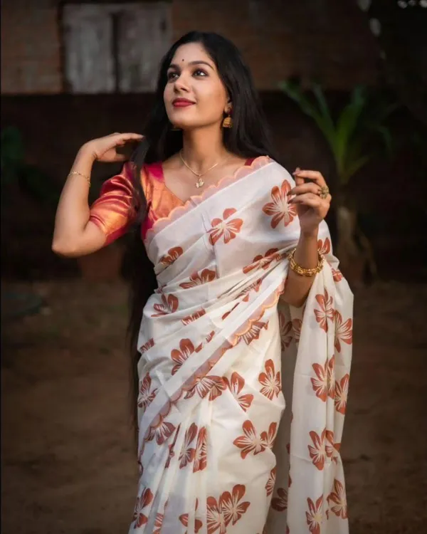 White_Color_Just_In_Soft_Banarasi_Silk_Saree_with_Classy_Bloue_Piece