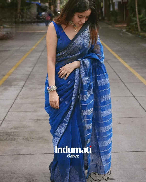 Nilaya_Luxe_-_Blue_Linen_Saree_with_Premium_Design_&_Matching_Blouse