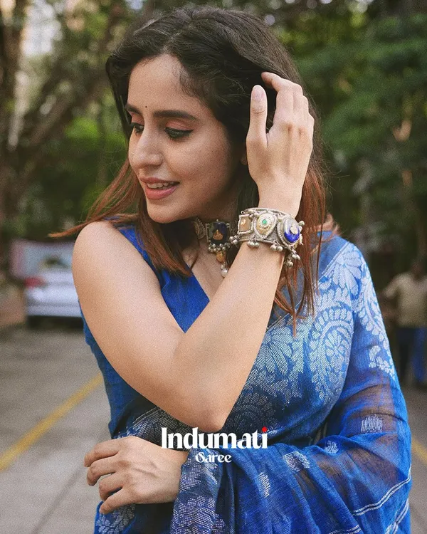 Nilaya_Luxe_-_Blue_Linen_Saree_with_Premium_Design_&_Matching_Blouse