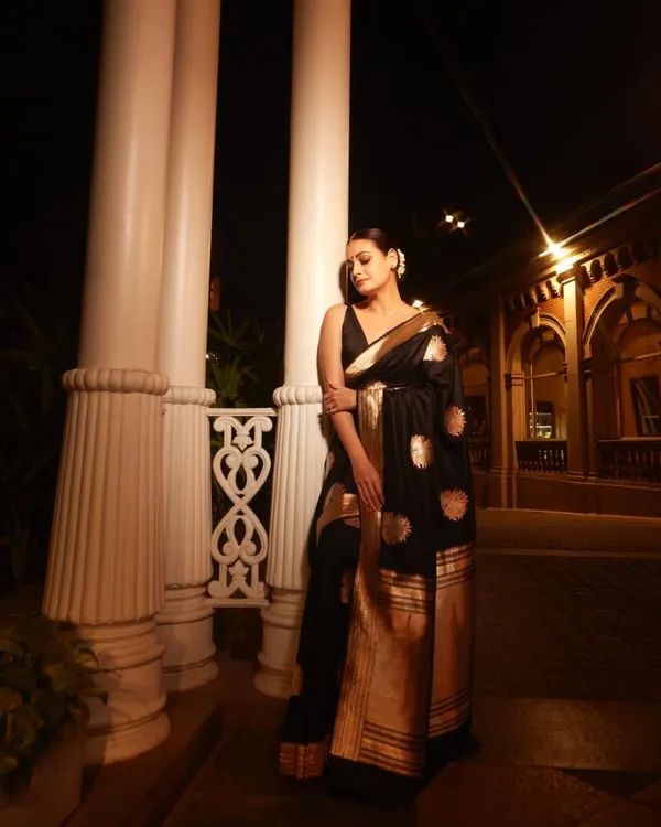 Black_Color_Recent_Release_Soft_Banarasi_Silk_Saree_with_Classy_Bloue_Piece