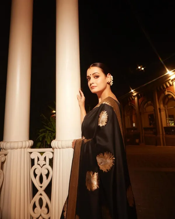 Black_Color_Recent_Release_Soft_Banarasi_Silk_Saree_with_Classy_Bloue_Piece