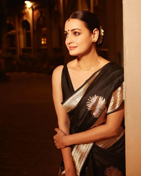 Black_Color_Recent_Release_Soft_Banarasi_Silk_Saree_with_Classy_Bloue_Piece