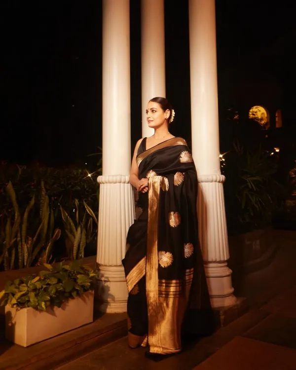 Black_Color_Recent_Release_Soft_Banarasi_Silk_Saree_with_Classy_Bloue_Piece