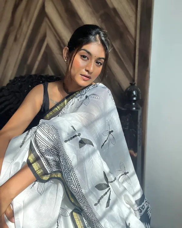 Kaal_Manjari_-_Classic_Black_Linen_Saree_with_Butterfly_Work_&_Blouse_Piece