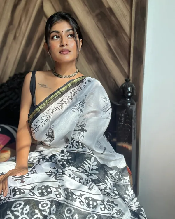 Kaal_Manjari_-_Classic_Black_Linen_Saree_with_Butterfly_Work_&_Blouse_Piece