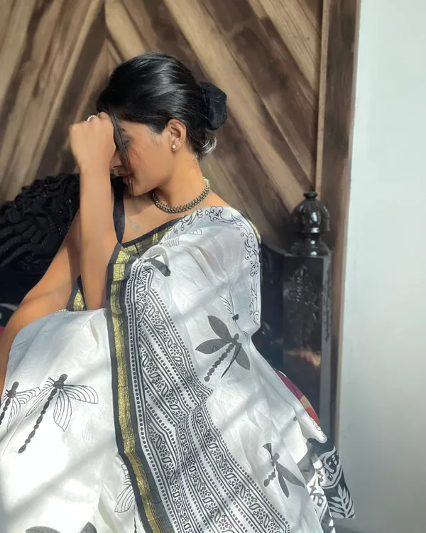 Kaal_Manjari_-_Classic_Black_Linen_Saree_with_Butterfly_Work_&_Blouse_Piece