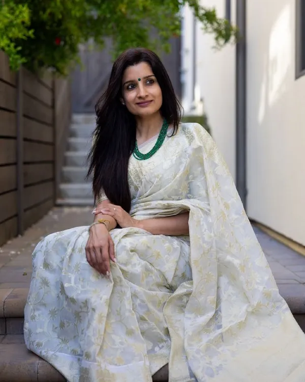 White_Color_New_Release_Soft_Banarasi_Silk_Saree_with_Classy_Bloue_Piece