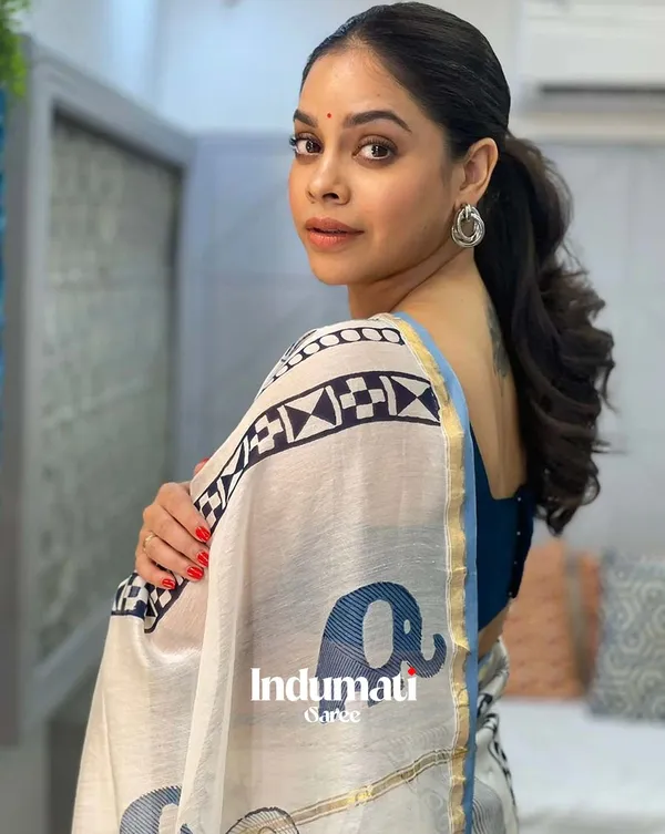 Safed_Saaya_-_White_Linen_Saree_with_Blue_Color_Blouse