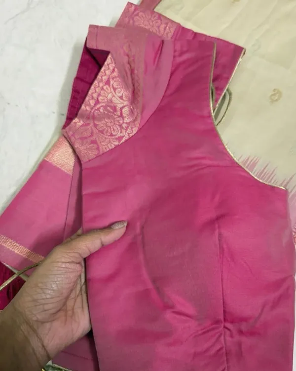 Cream_And_Pink_Color_In_Demand_Soft_Banarasi_Silk_Saree_with_Classy_Bloue_Piece