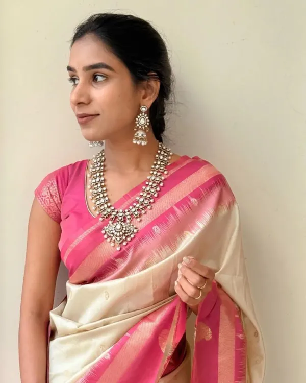 Cream_And_Pink_Color_In_Demand_Soft_Banarasi_Silk_Saree_with_Classy_Bloue_Piece