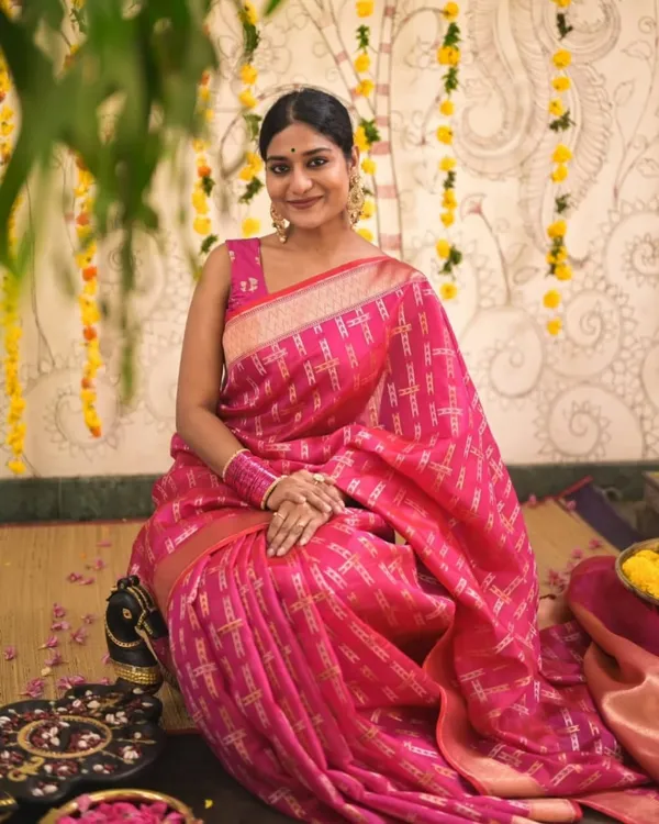 Pink_Color_Fresh_Arrival_Soft_Banarasi_Silk_Saree_with_Classy_Bloue_Piece