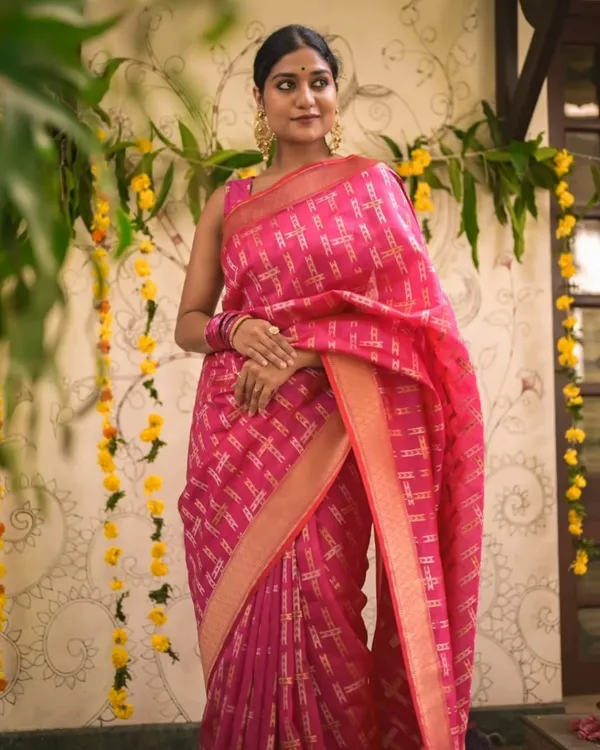 Pink_Color_Fresh_Arrival_Soft_Banarasi_Silk_Saree_with_Classy_Bloue_Piece