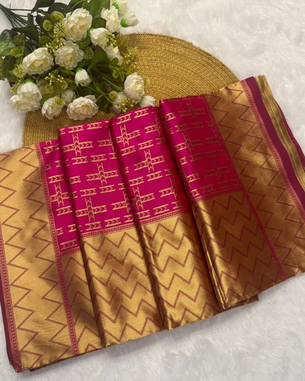 Pink_Color_Fresh_Arrival_Soft_Banarasi_Silk_Saree_with_Classy_Bloue_Piece